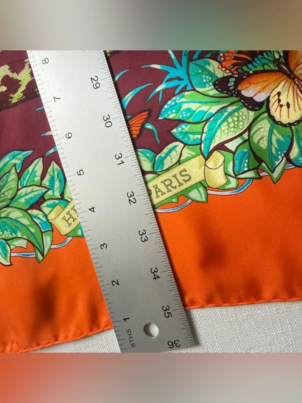 Hermès Jungle Love Silk Scarf - Picture 15 of 16
